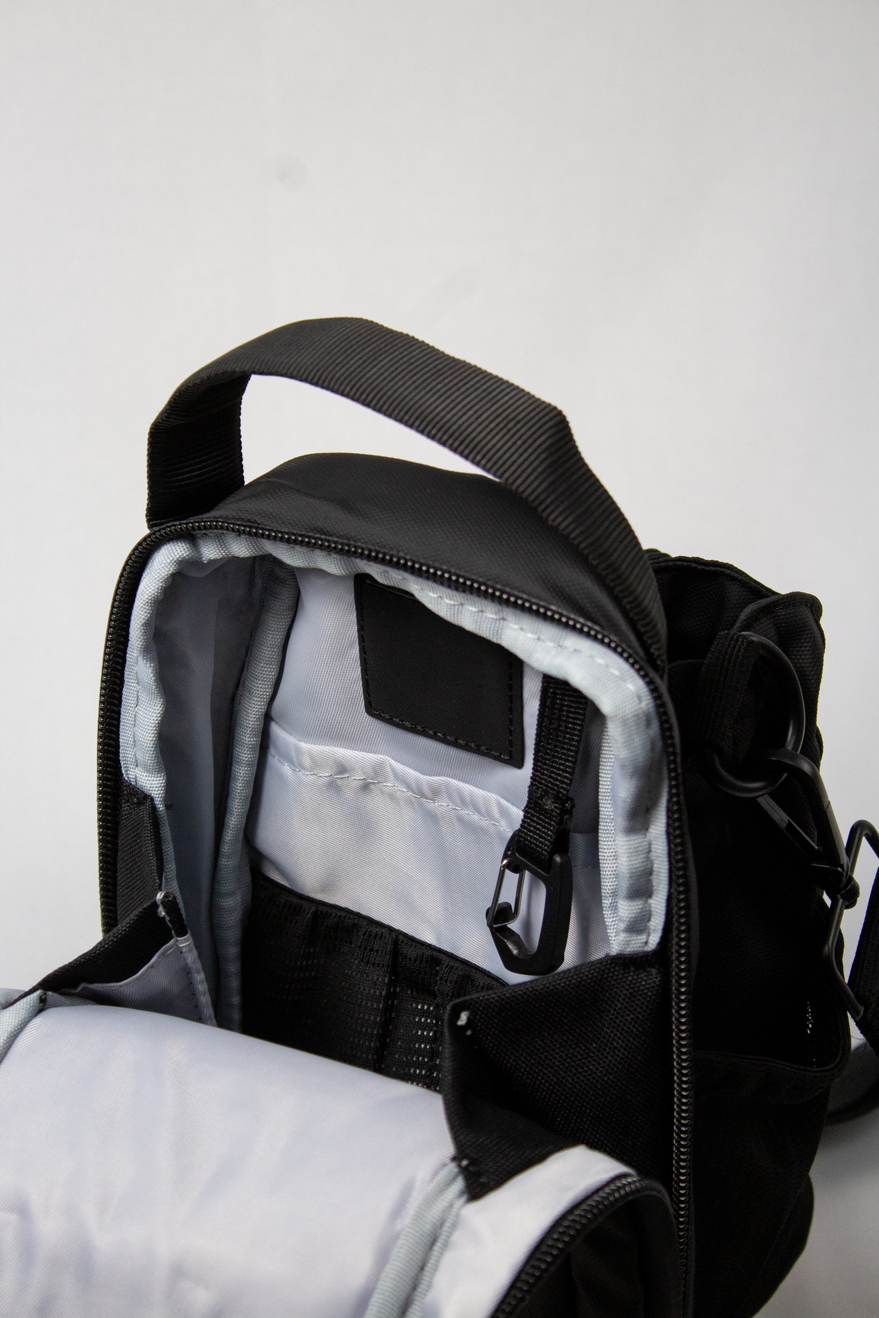 MAGNETIC GYM BAG image 5