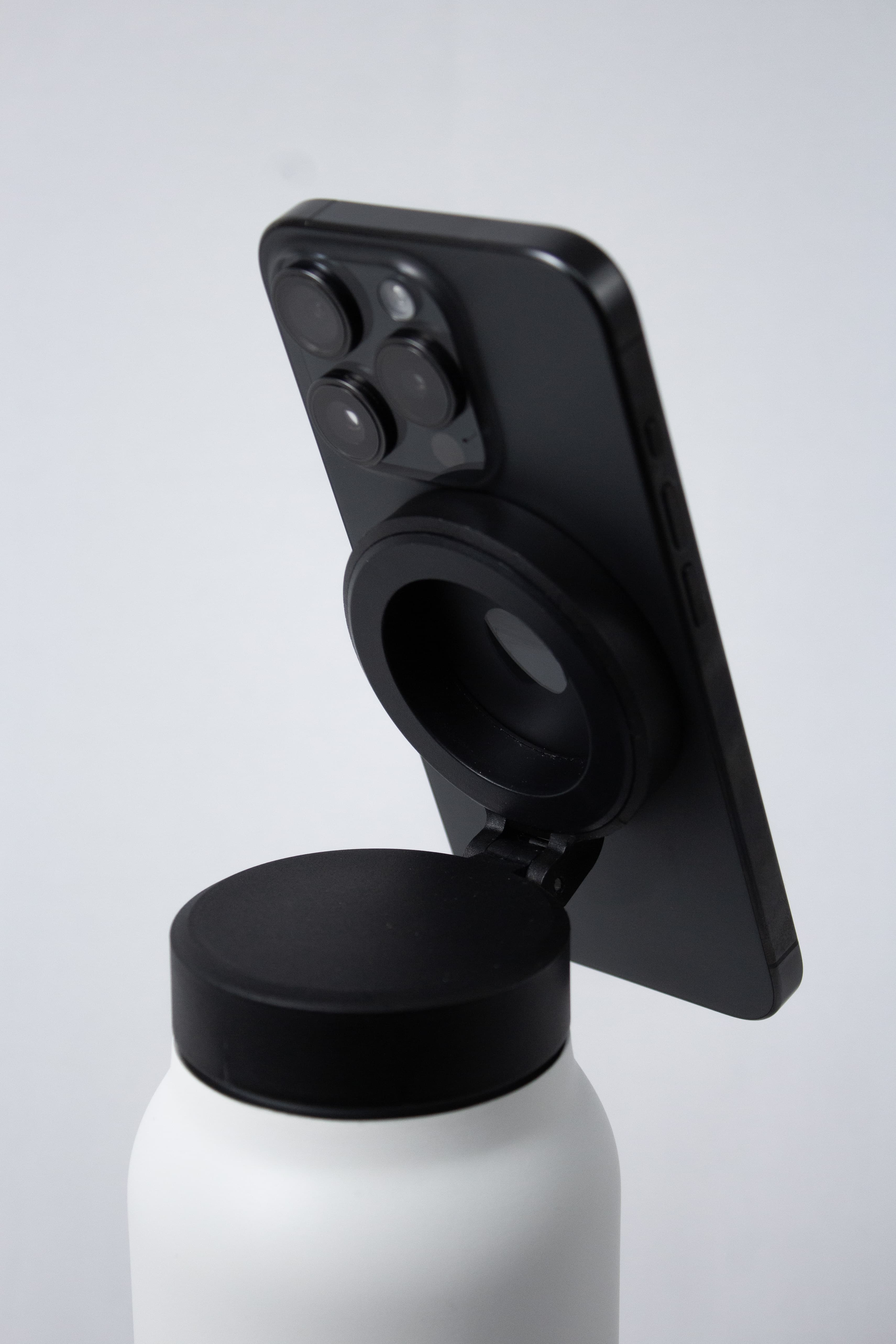 MAGNETIC WHITE BOTTLE image 2